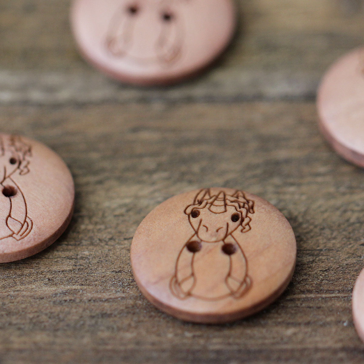 Set of 8 17 mm wooden buttons - Unicorn