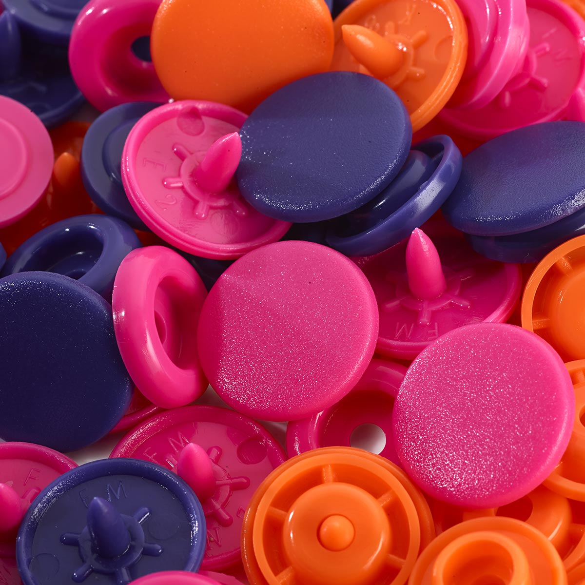 Set de 30 boutons pression Color Snaps 12,4 mm - Orange, fuchsia et violet