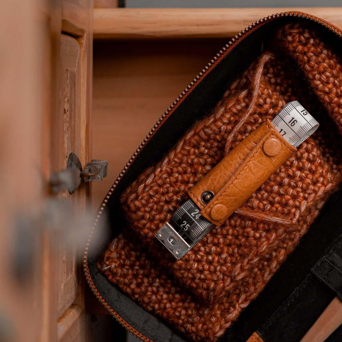 Etui de protection en cuir pour mètre ruban Muud Enya - Whisky