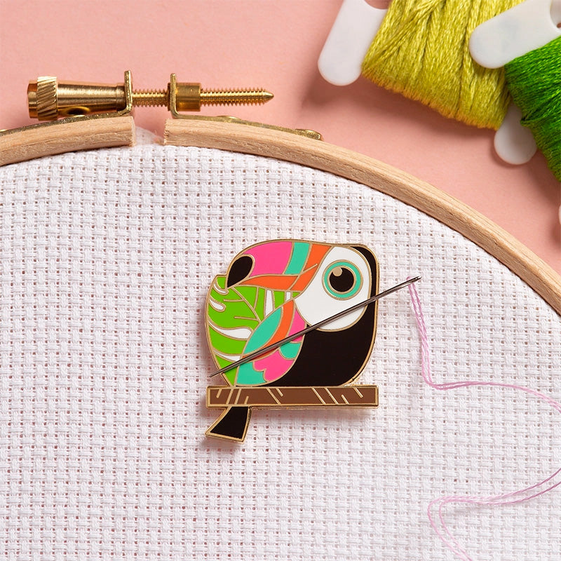 Magnetic needle holder - Toucan