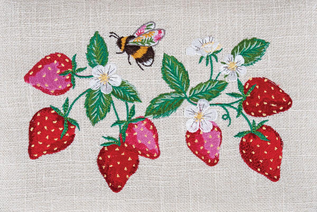 Sewing box with embroidery - strawberries M