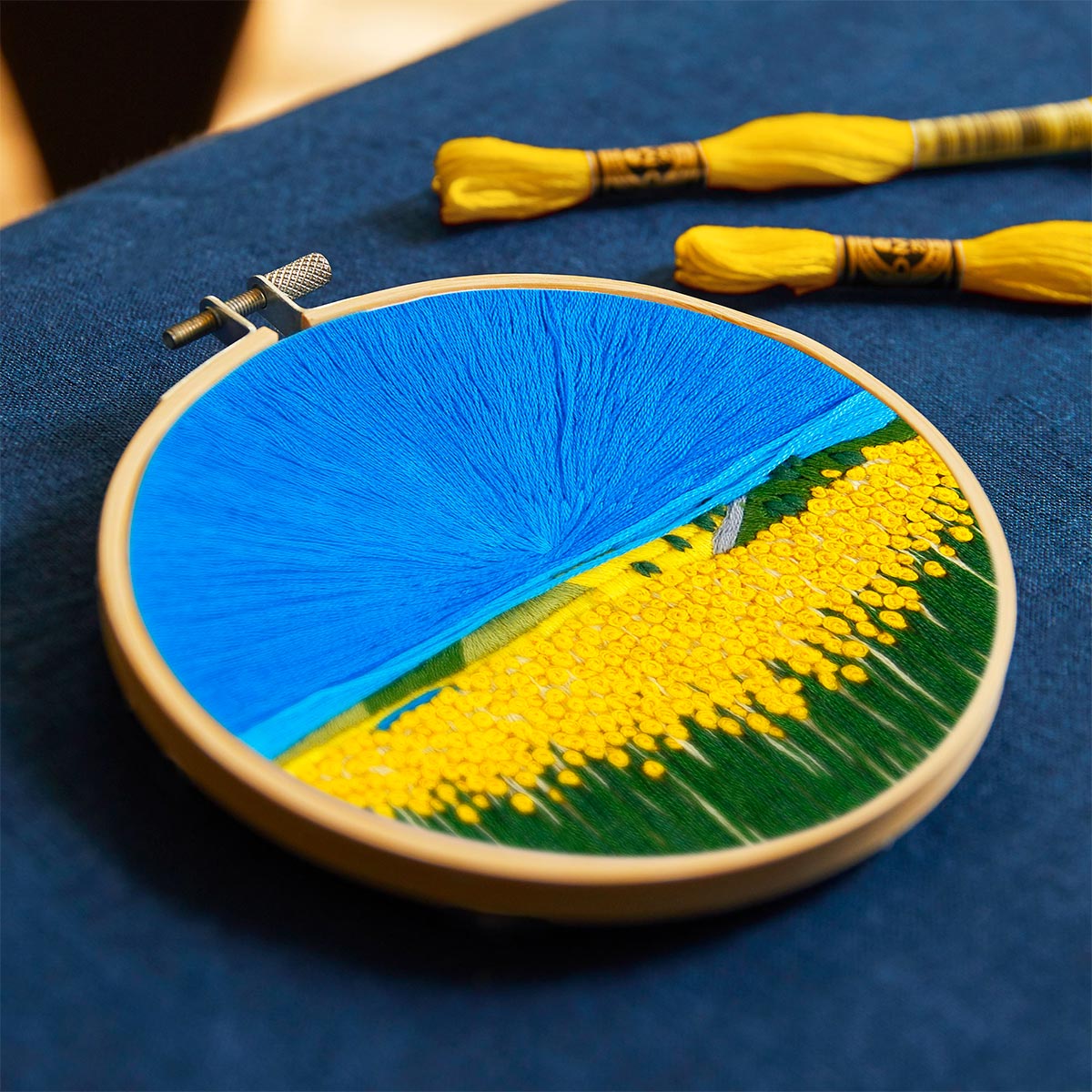 Embroidery kit - sunflower fields