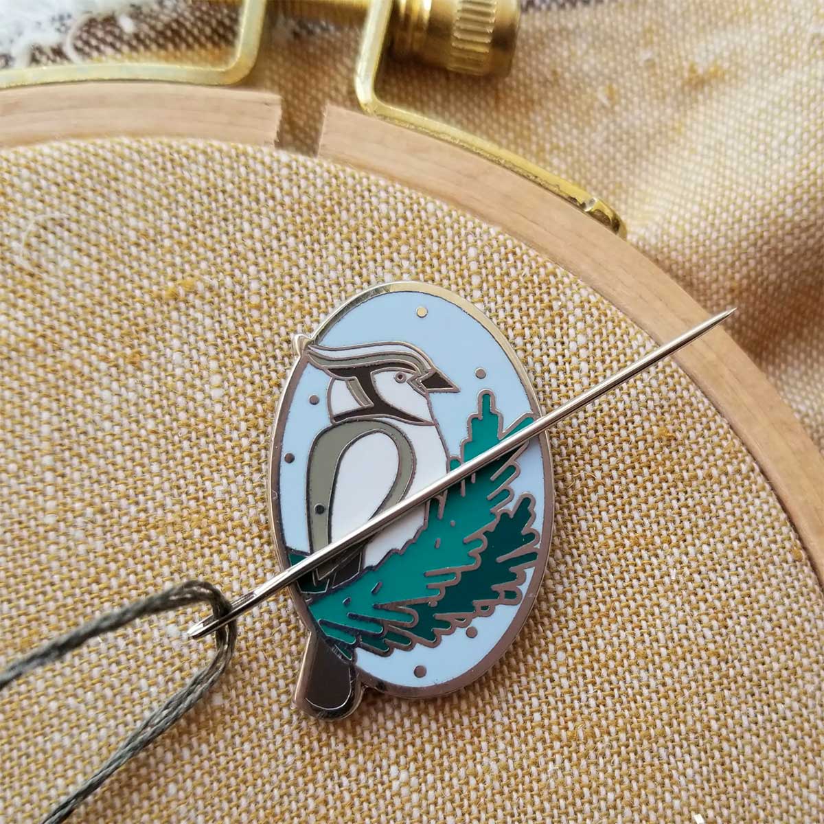 Magnetic needle holder - Bird of winter