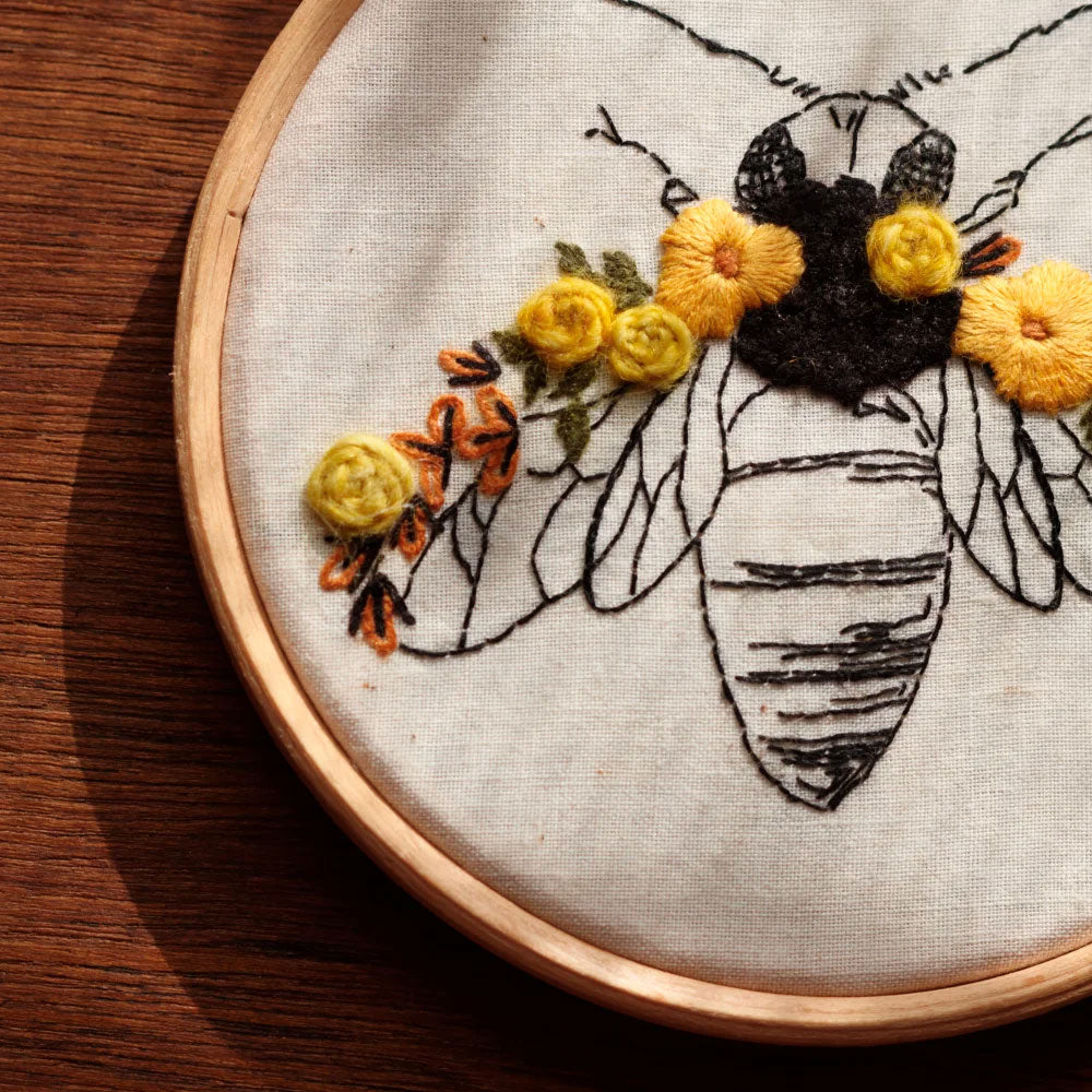 Embroidery kit - Fleurie bee