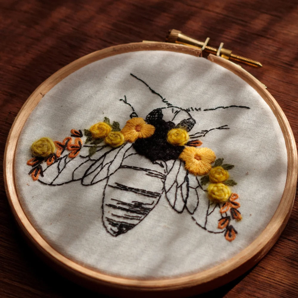 Kit broderie - Abeille fleurie