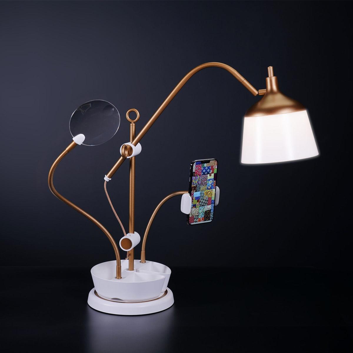 Tischlampe mit Vergrößerungsglas, Tablett und Telefonzange