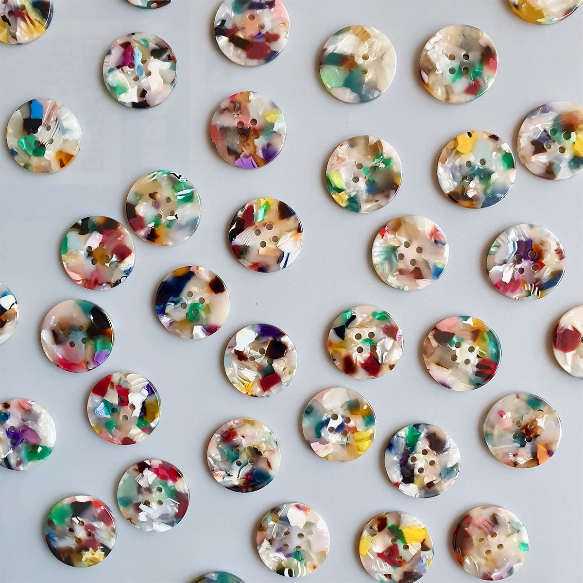 Map of 6 bioresin buttons 25 mm 4 holes - Painterly