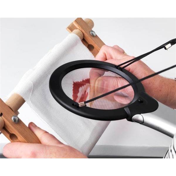 Long magnifying glass with LED lighting and daylight base