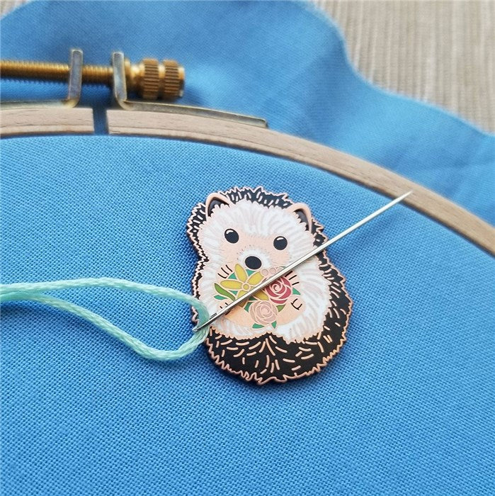 Magnetic needle holder - Jessica hedgehog