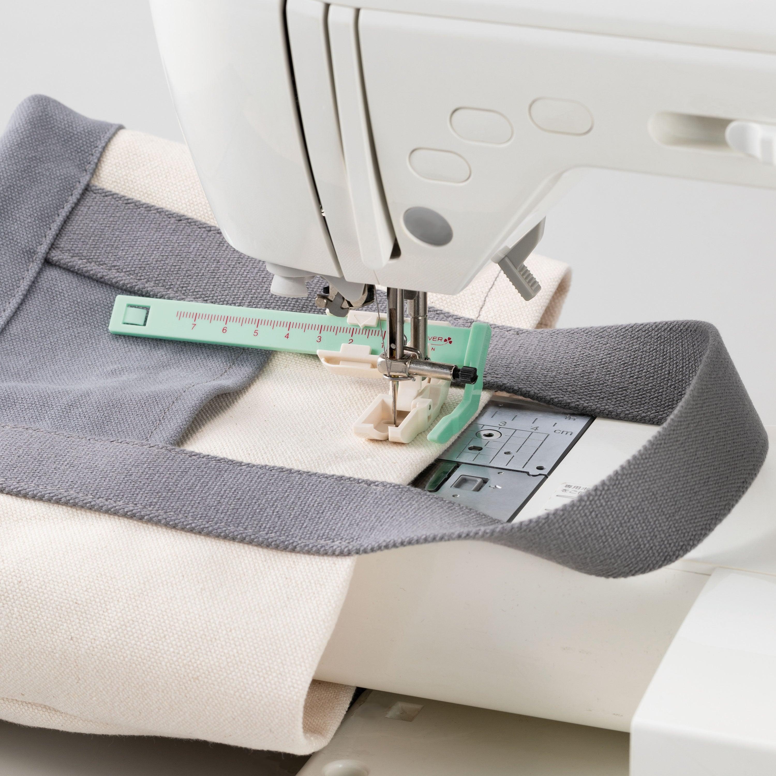 Matelassing guide for sewing machine